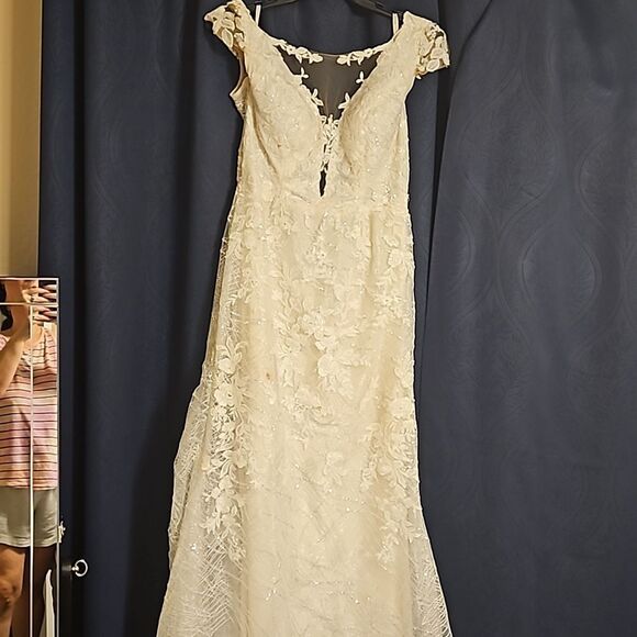 Galina Signature Beaded Mermaid Wedding Dress with Free Veil - Picture 1 of 15